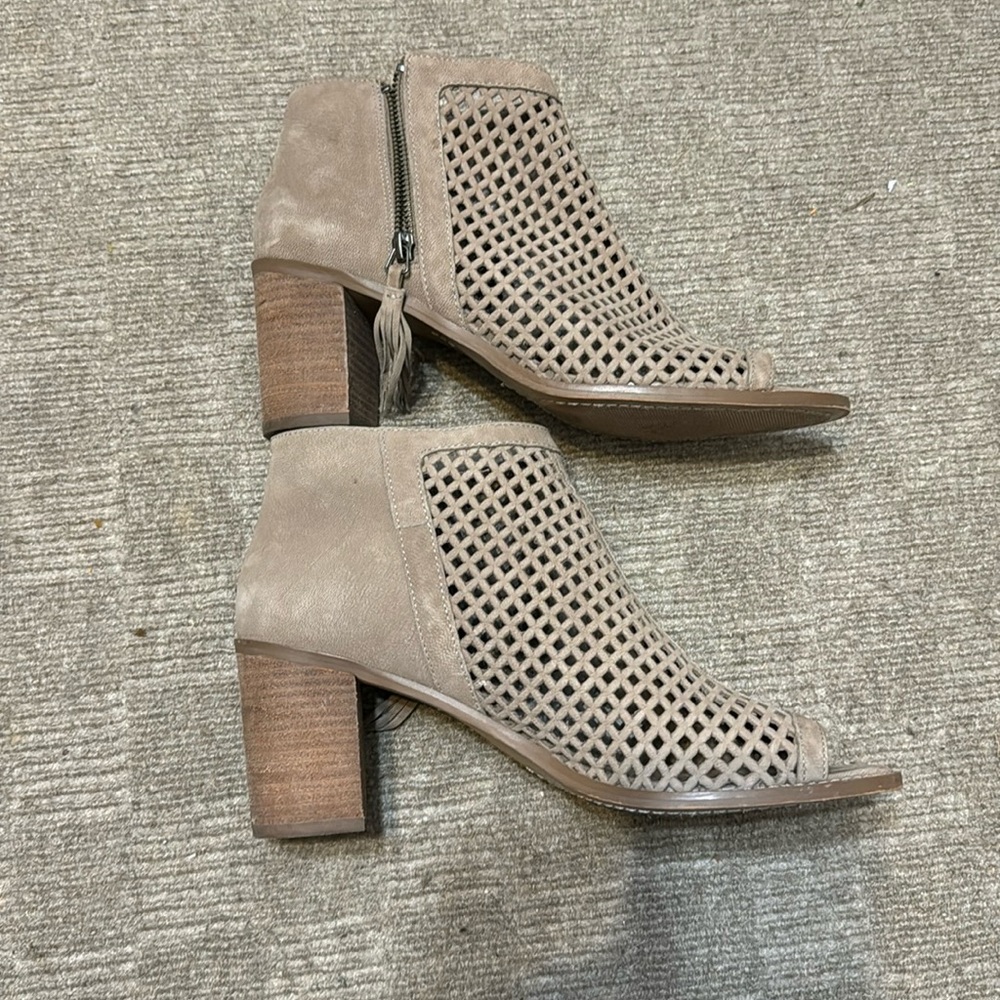 Vince Camuto Tresin suede leather perforated bootie 11 nice used condition. Tan